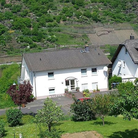 Haus Flora - Ferienwohnungen Кохем Екстериор снимка